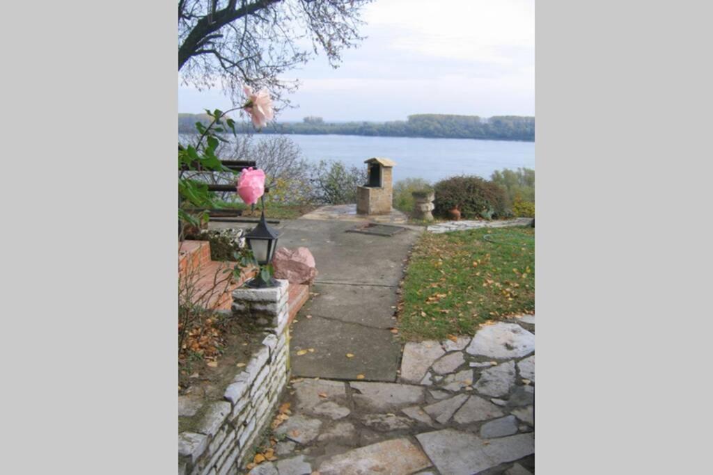 Villa Kornelija Stari Slankamen Exteriör bild
