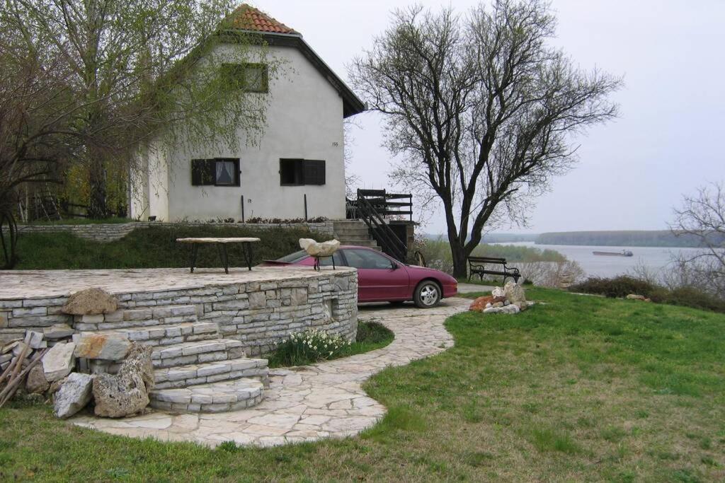 Villa Kornelija Stari Slankamen Exteriör bild